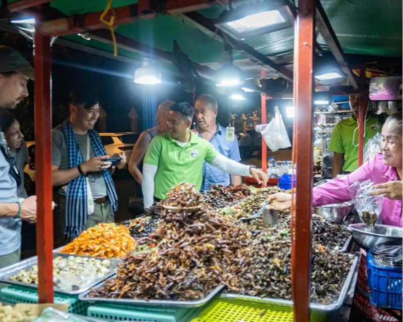 phnom-penh-evening-foodie-vespa-tour-5