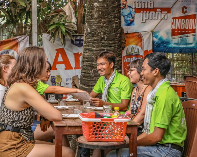 phnom-penh-evening-foodie-vespa-tour-6