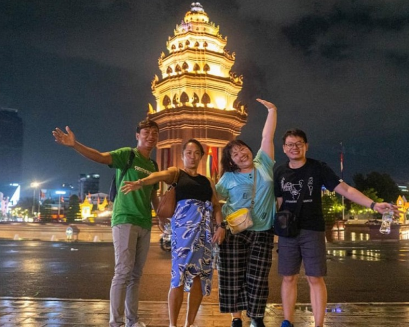 the-night-out-tour-in-phnom-penh-with-cocktail-4