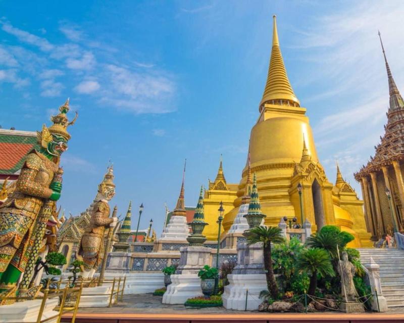 grand-palace-and-temple-of-the-emerald-buddha-tour-2