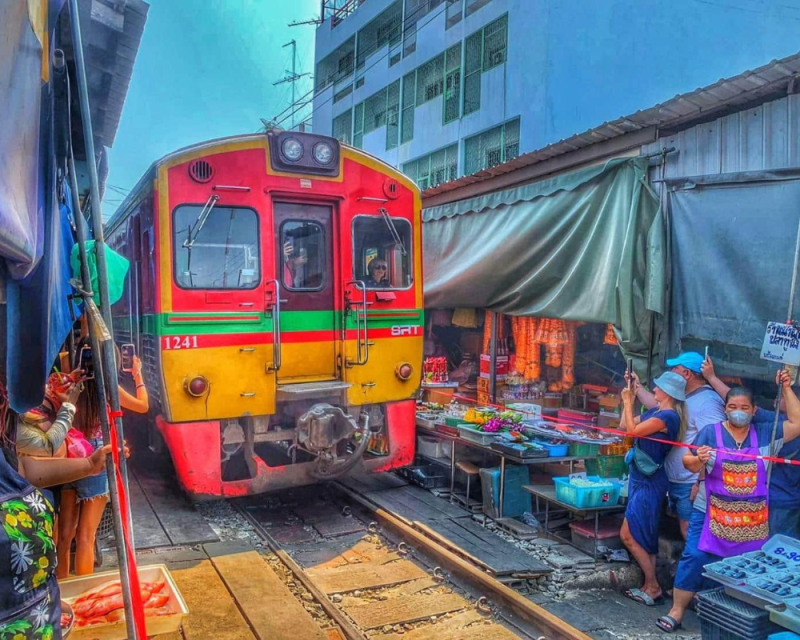 railway-market-floating-market-tour-6