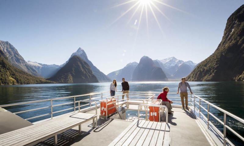 milford-sound-coach-nature-cruise-from-queenstow-2