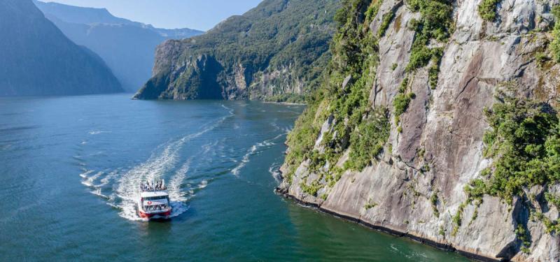 milford-sound-coach-nature-cruise-from-queenstow-4