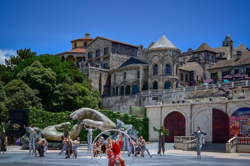 full-day-ba-na-hills-golden-bridge-small-group-6