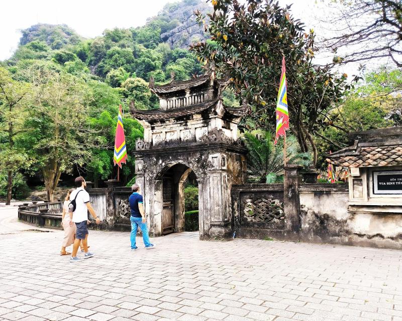 ninh-binh-luxury-day-tour-mua-cave-tam-coc-hoa-3