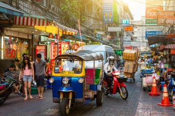 Cycle The Narrow Alleyways of Chinatown