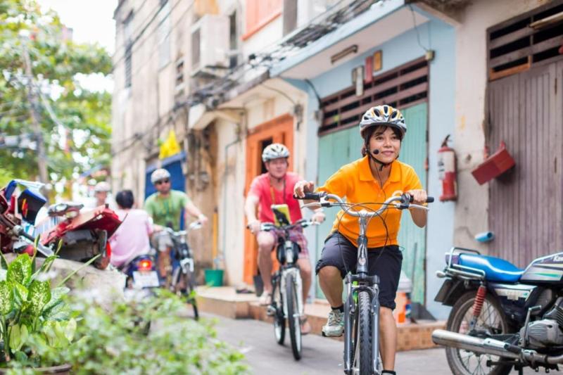 cycle-the-narrow-alleyways-of-chinatown-3