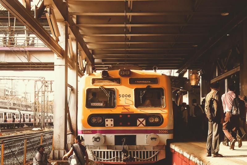 maeklong-railway-market-damnoen-saduak-floating-3