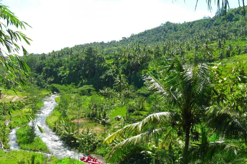 full-day-telaga-waja-white-water-rafting-2