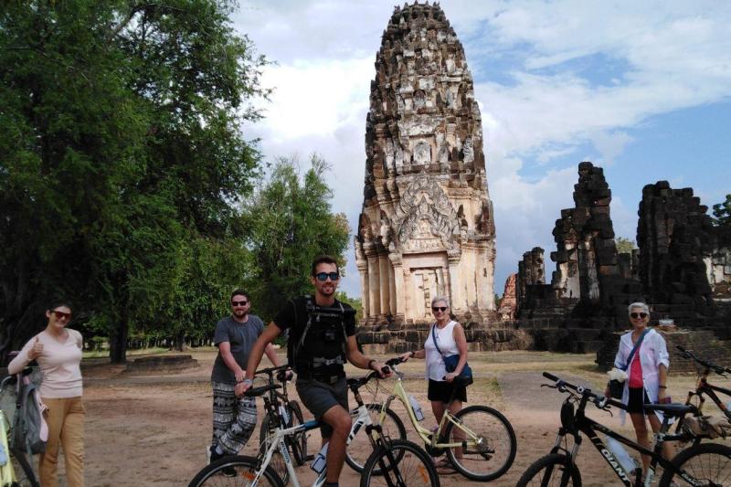 sunset-cycle-sukothai-historical-park-3
