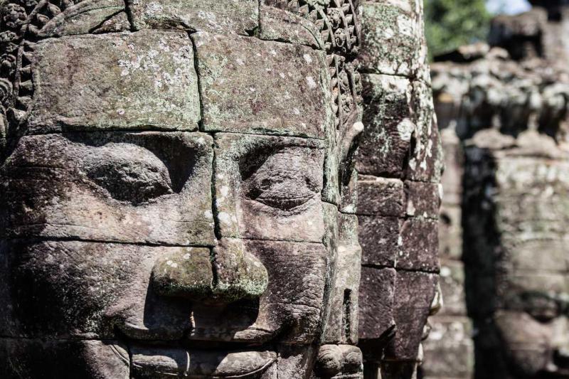 explore-angkor-small-group-tour-2
