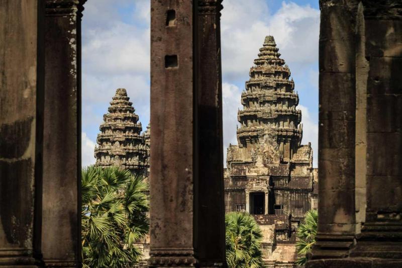 explore-angkor-small-group-tour-4