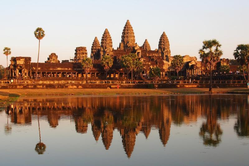 explore-angkor-small-group-tour-6