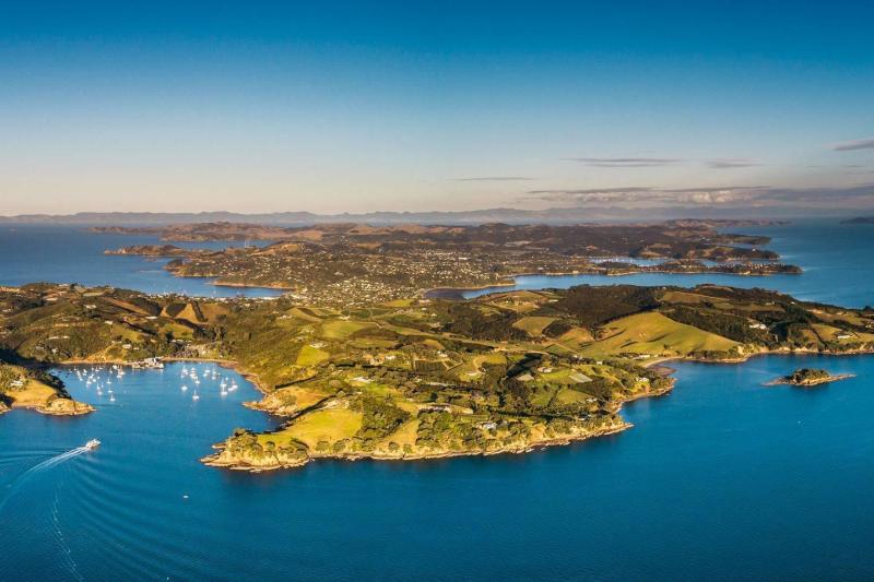 waiheke-island-essence-of-waiheke-wine-1