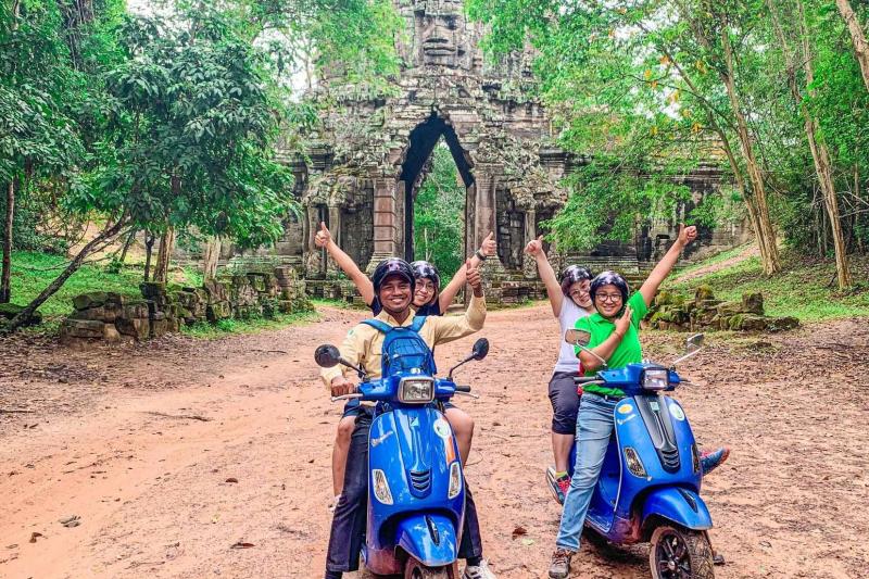 angkor-sunrise-by-vespa-2