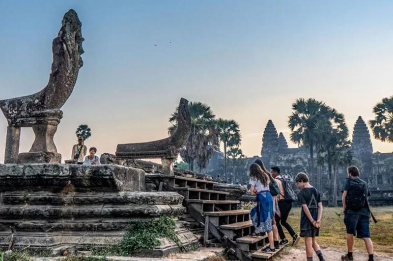 angkor-sunrise-by-vespa-3