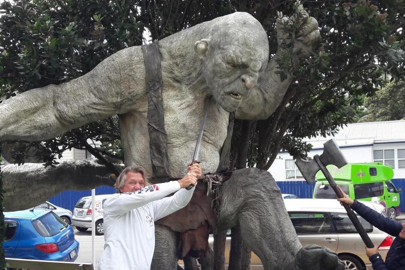 Half Day Lord of The Rings Tour: Mt Victoria, Hobbiton Woods and Weta Workshop丨Wellington City View, Scenic Bay Drive and Behind-the-Scenes Fun