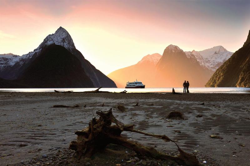 milford-sound-fly-nature-cruise-fly-1330-3