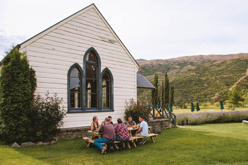 twilight-wine-craft-beer-tour-from-queenstown-1