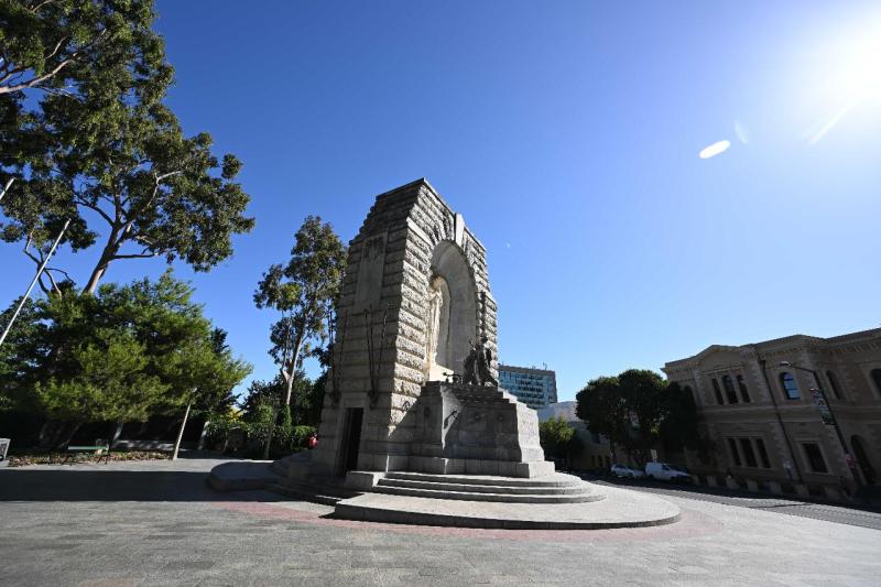 iconic-adelaide-walking-tour-small-group-tour-4