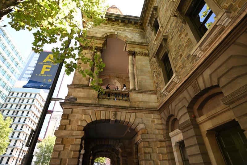 iconic-adelaide-walking-tour-small-group-tour-5