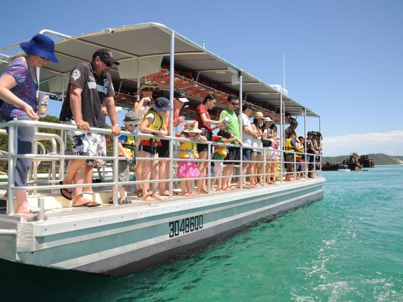 tangalooma-marine-w-bus-tsf-upg-dolphin-feeding-2
