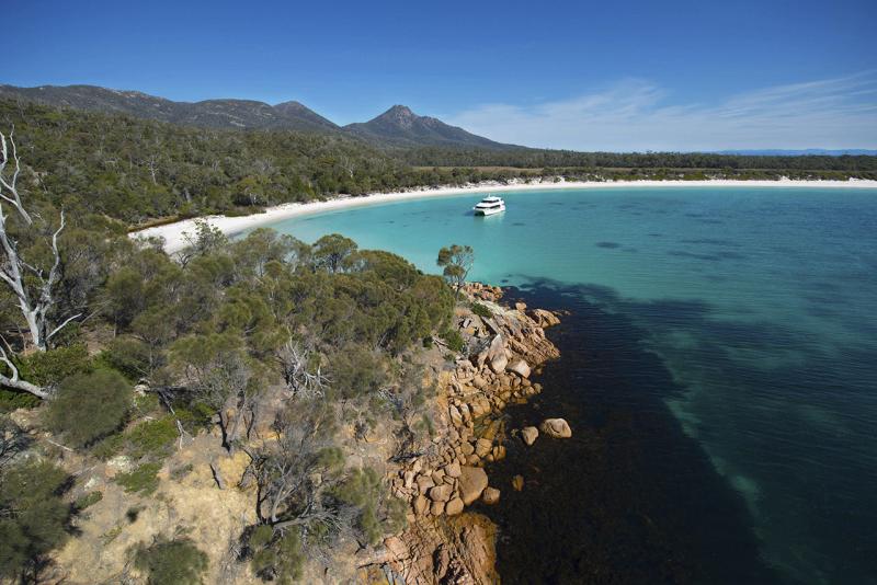 wineglass-bay-cruises-vista-lounge-byo-lunch-1