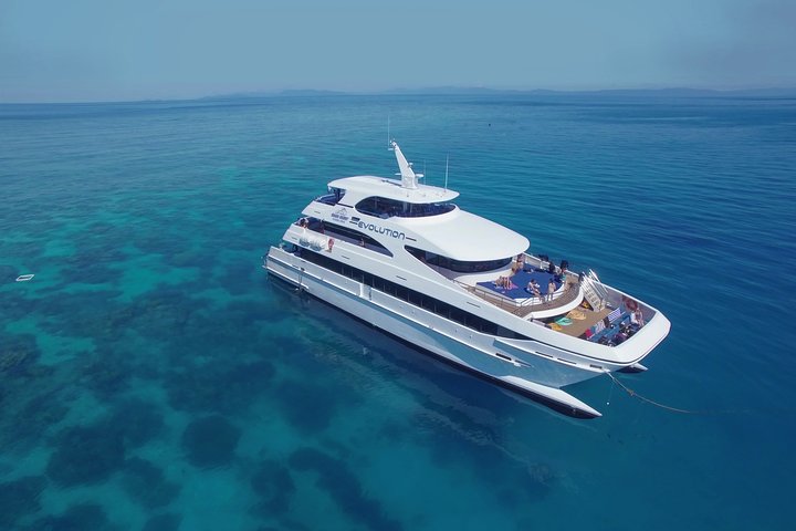 cruise-to-outer-reef-fly-return-full-day-1
