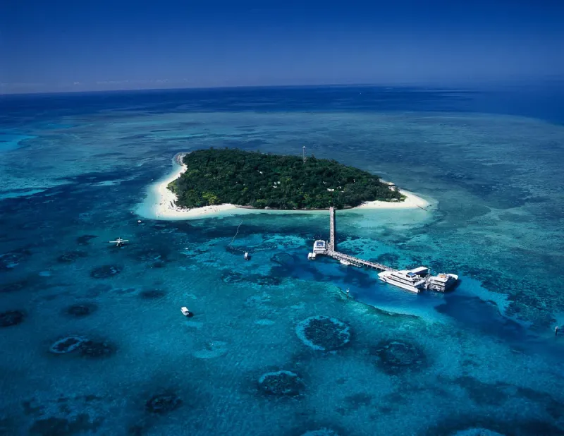 cruise-to-green-island-10-minute-scenic-flight-2