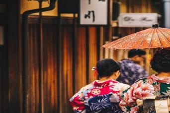 Private Kyoto Geisha Districts Walking Tour