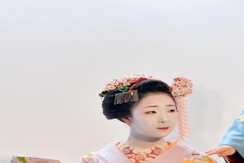 private-kyoto-geisha-districts-walking-tour-2