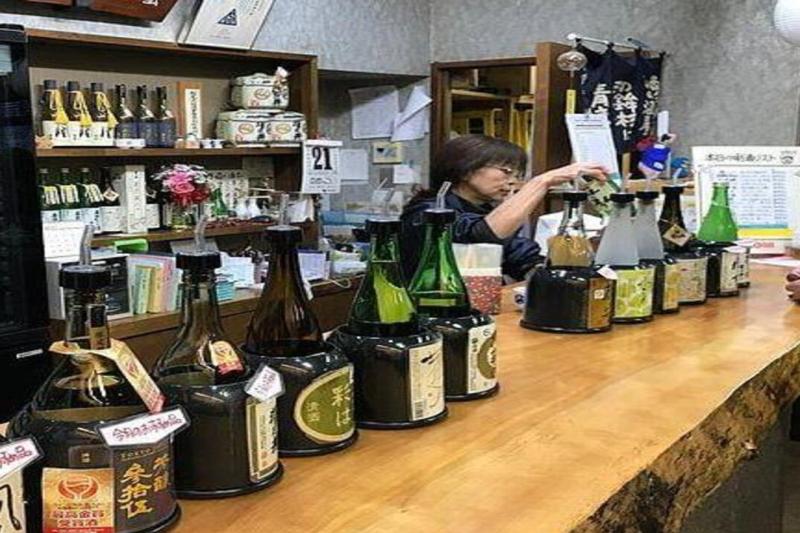 tokyo-local-food-and-drink-experience-with-a-bar-h-3