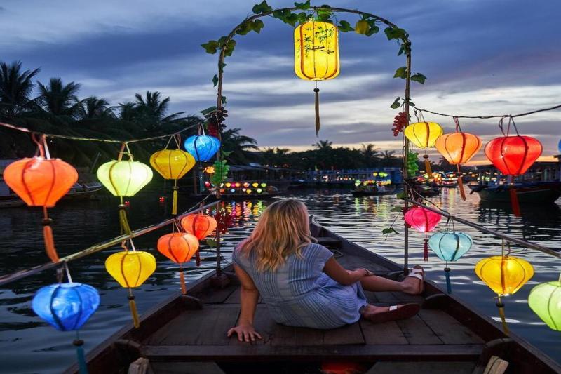 street-food-explorer-by-vespa-small-group-tour-3