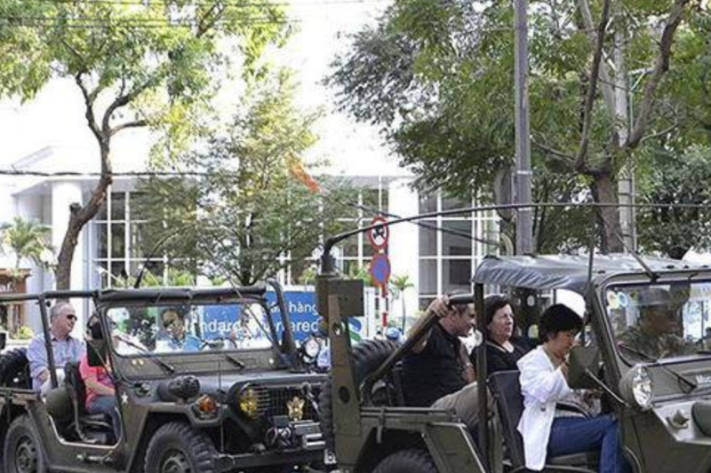 half-day-saigon-city-tour-by-jeep-private-tour-1