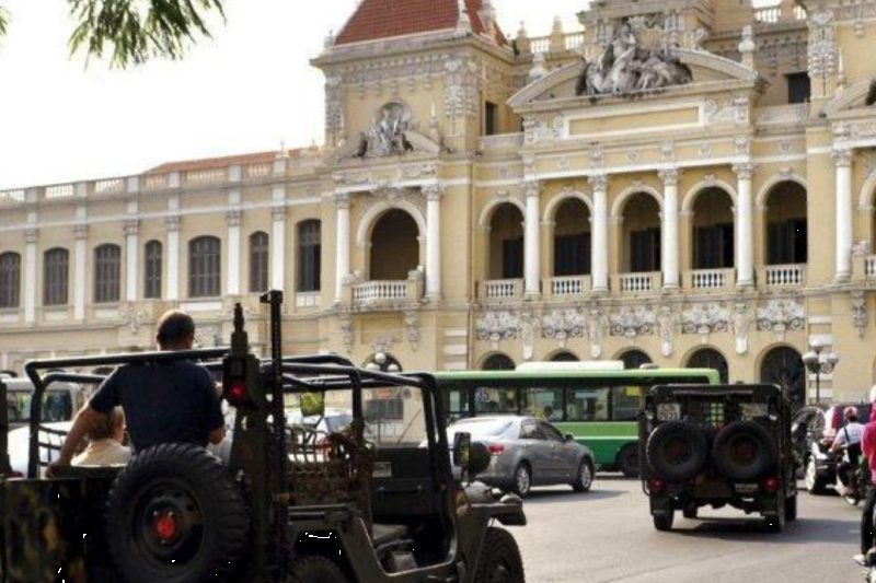 half-day-saigon-city-tour-by-jeep-private-tour-2