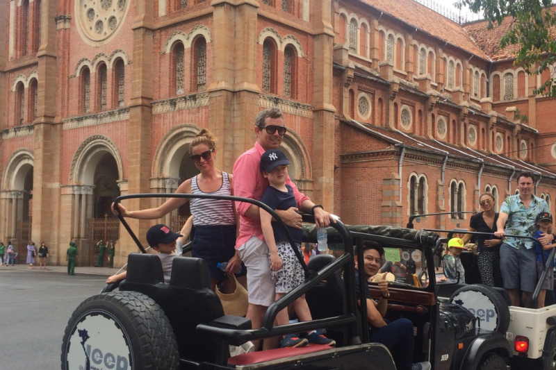half-day-saigon-city-tour-by-jeep-private-tour-3