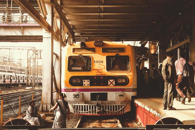 ayutthaya-by-rail-road-river-abt12-2