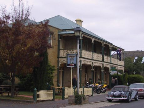 tasmanian-devils-and-richmond-half-day-bus-tour-fr-5