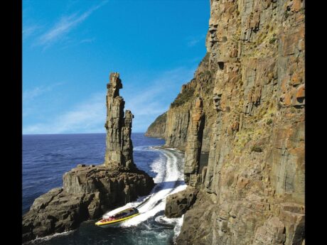 bruny-island-wilderness-coast-bus-tourboat-cruise-1