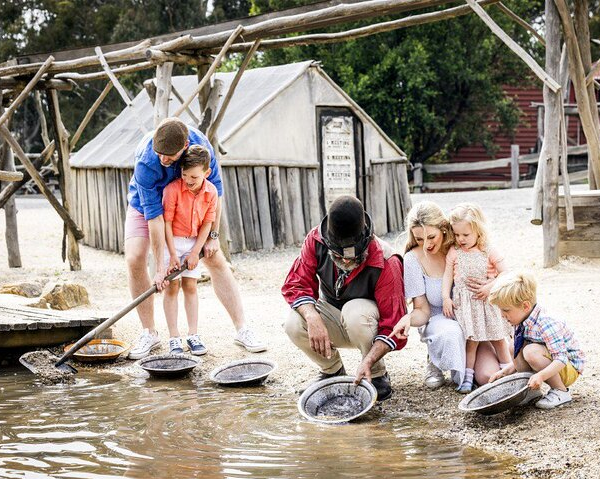 sovereign-hill-eureka-and-melbourne-skydeck-bus-to-2