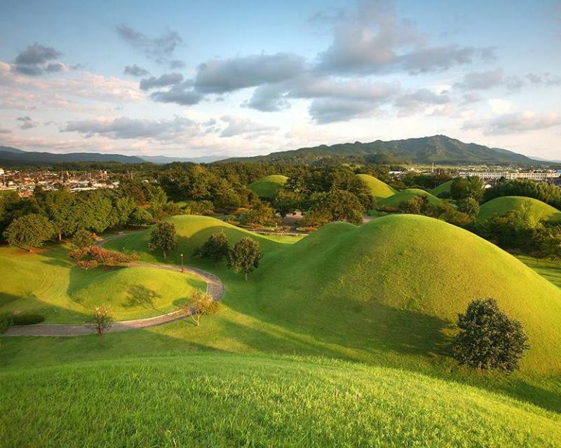 Gyeongju Heritage & Three Kingdoms Discovery Private Day Tour from Busan: Bulguksa Temple, Gyochon Hanok Village, Donggung Palace and Cheomseongdae 