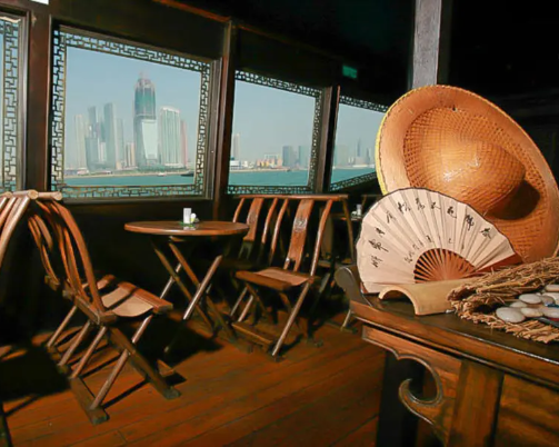 aqua-luna-evening-victoria-harbour-cruise-2