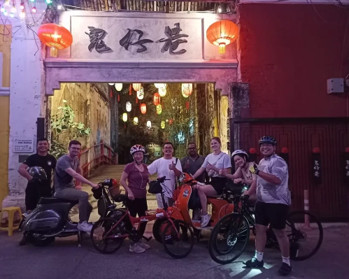 cooler-lumpur-by-night-vespa-tour-4