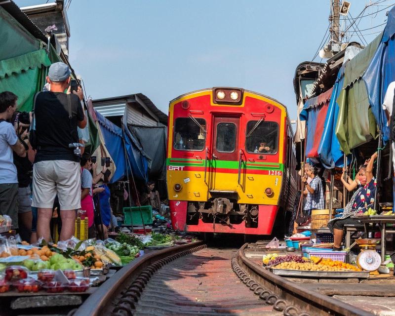 maeklong-railway-market-damnoen-saduak-floating-5