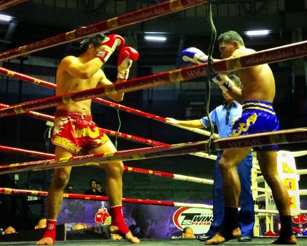 real-muay-thai-boxing-at-petch-buncha-stadium-2
