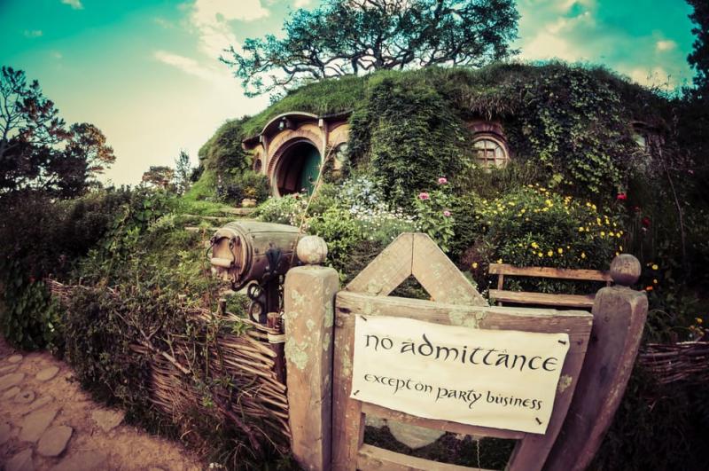 hobbiton-movie-set-afternoon-tour-from-auckland-1
