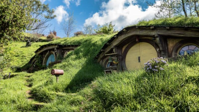 hobbiton-movie-set-afternoon-tour-from-auckland-2
