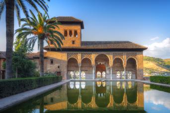 Alhambra & Generalife Guided Tour & Granada City T