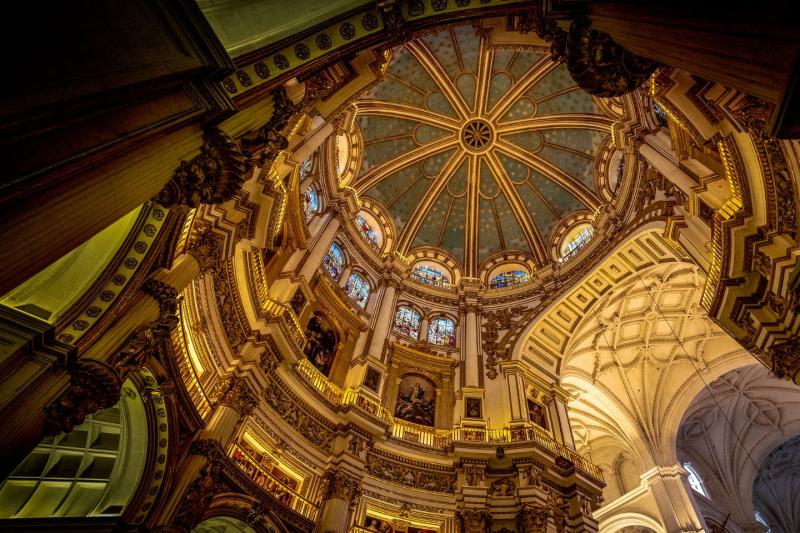 seville-cathedral-and-iconic-giralda-4