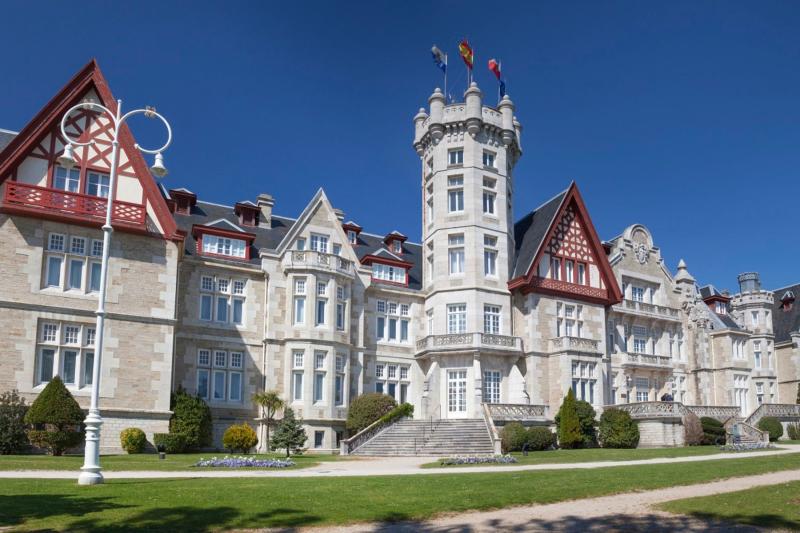 13-Day Northern Spain & Galicia Tour from Madrid: San Sebastian | Santander | Oviedo | Porto | Salamanca**Daily Breakfast and Entrance Tickets Included**